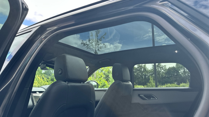 Land Rover Range Rover Velar 3.0 D300 MHEV Belgravia Edition Satin 5dr Auto Diesel Estate - Image 26